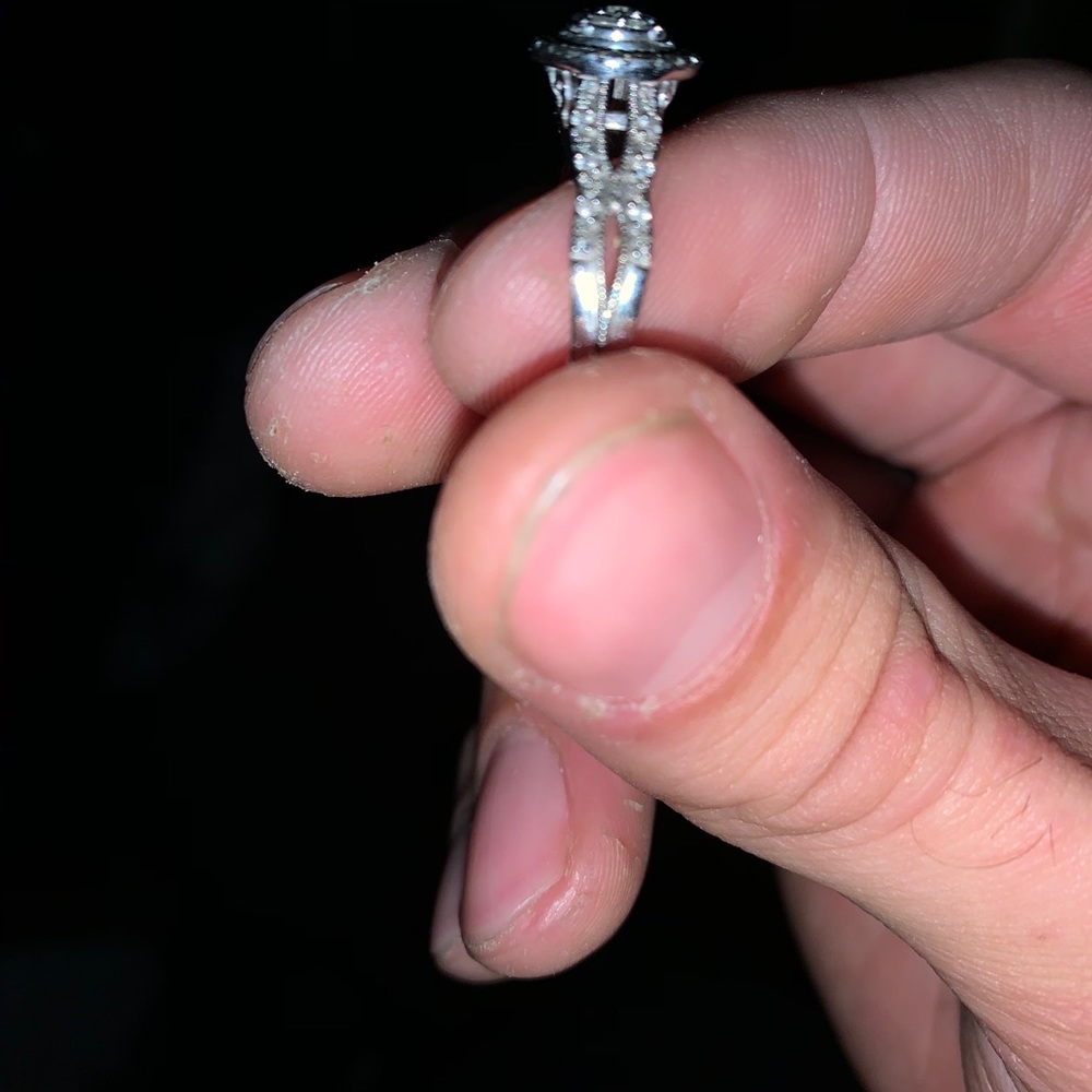 Engagement ring - Picture 3 of 4